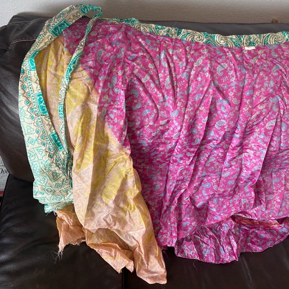 One skirt over 100 ways to wear!  So versatile this skirt/dress/top is fabulous! - Picture 15 of 16